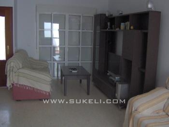 Townhouse for rent - Sevilla - Brenes - 700 €