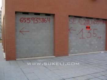 Commercial prty. for rent - Sevilla - Sevilla - Parque alcosa - 1.650 €
