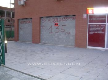 Commercial prty. for rent - Sevilla - Sevilla - Parque alcosa - 1.650 €